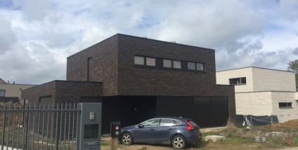 Exclusieve houtskeletbouw met gevelsteen en plat dak te Haaltert